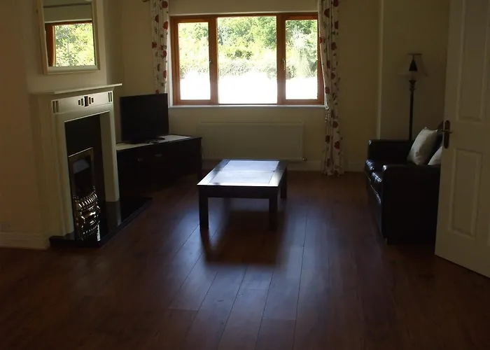 בית נופש Lough Rynn Castle Self Catering *